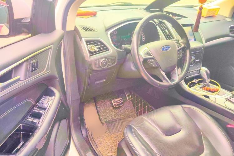 Used Ford Edge 2016 EcoBoost 245 Four-Wheel Drive Titanium 7-Seater Interior 3