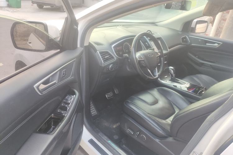 Used Ford Edge 2016 EcoBoost 245 Four-Wheel Drive Titanium 7-Seater Interior 3