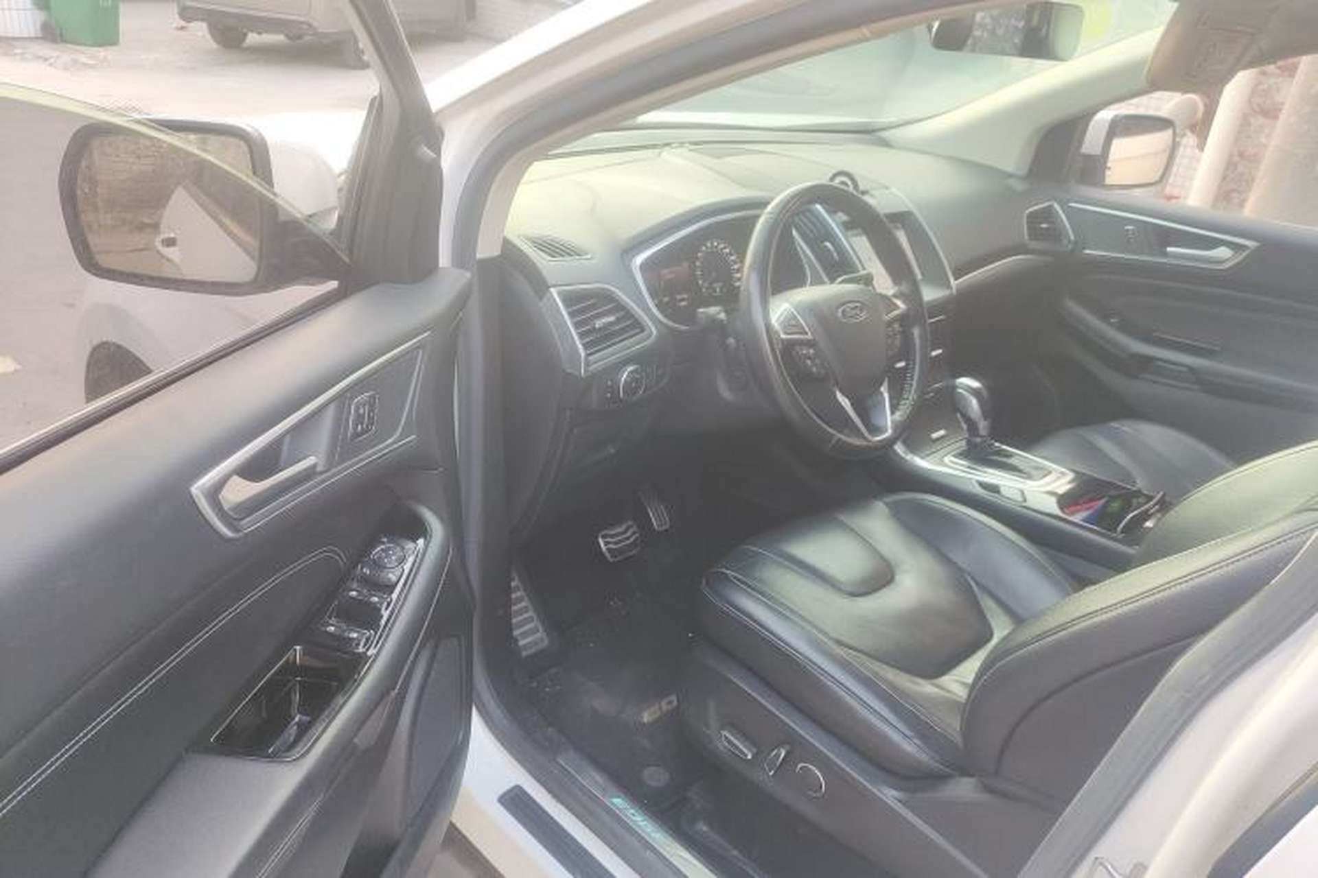 Used Ford Edge 2016 EcoBoost 245 Four-Wheel Drive Titanium 7-Seater Interior 3