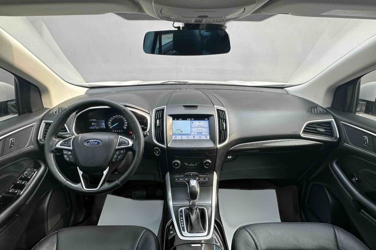 Used Ford Edge 2016 EcoBoost 245 Four-Wheel Drive Titanium Edition 7-Seater Interior 4