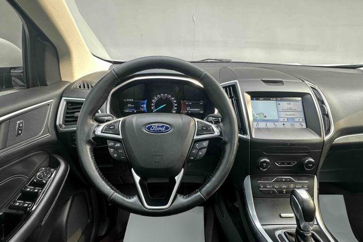 Used Ford Edge 2016 EcoBoost 245 Four-Wheel Drive Titanium Edition 7-Seater Interior 5
