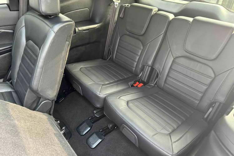 Used Ford Edge 2016 EcoBoost 245 Four-Wheel Drive Titanium Edition 7-Seater Interior 6