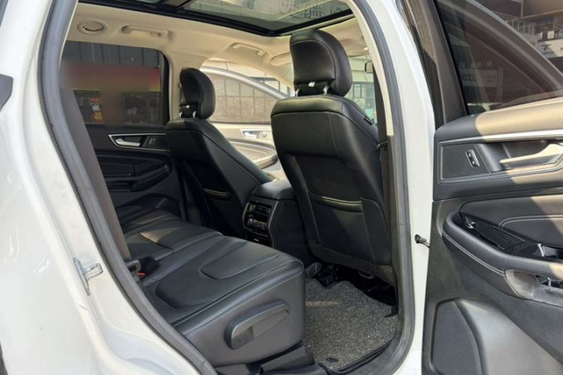 Used Ford Edge 2016 EcoBoost 245 Four-Wheel Drive Titanium 7-Seater Interior 6