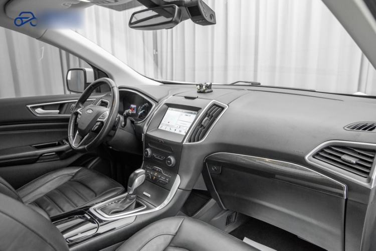 Used Ford Edge 2016 EcoBoost 245 Four-Wheel Drive Titanium Edition 7-Seater Interior 7