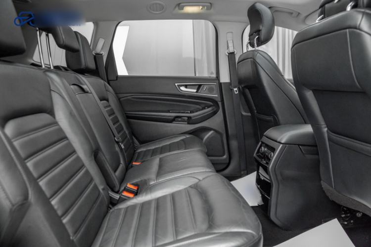 Used Ford Edge 2016 EcoBoost 245 Four-Wheel Drive Titanium Edition 7-Seater Interior 9