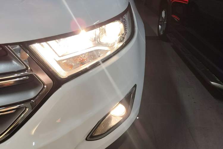 Used Ford Edge 2016 EcoBoost 245 Two-Wheel-Drive Platinum Edition 7-Seater Left Front Headlight