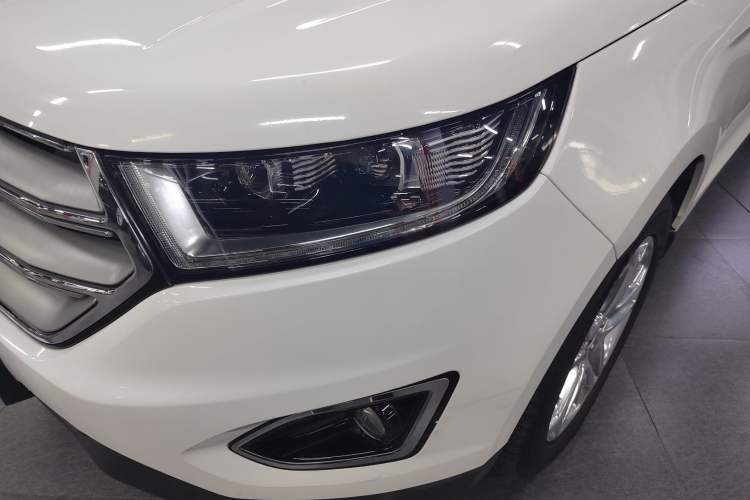 Used Ford Edge 2016 EcoBoost 245 Two-Wheel-Drive Titanium 7-Seater Left Front Headlight