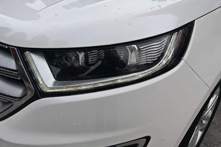 Used Ford Edge 2016 EcoBoost 245 Two-Wheel-Drive Titanium 7-Seater Left Front Headlight