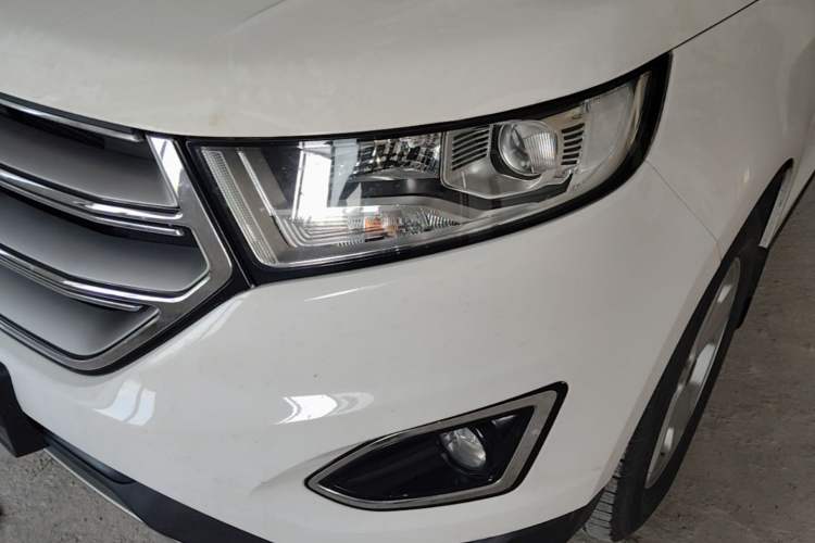 Used Ford Edge 2016 EcoBoost 245 Two-Wheel-Drive Titanium 5-Seater Left Front Headlight