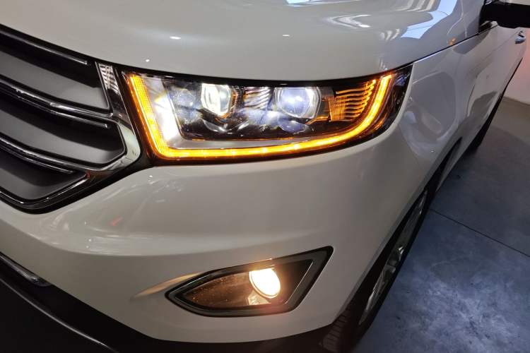 Used Ford Edge 2016 EcoBoost 245 Four-Wheel Drive Titanium Edition 7-Seater Left Front Headlight