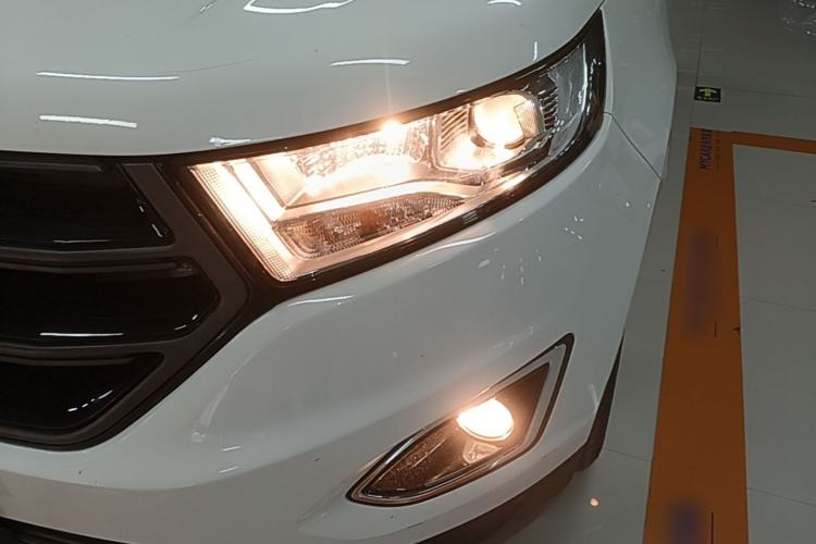 Used Ford Edge 2016 EcoBoost 245 Two-Wheel-Drive Titanium 5-Seater Left Front Headlight