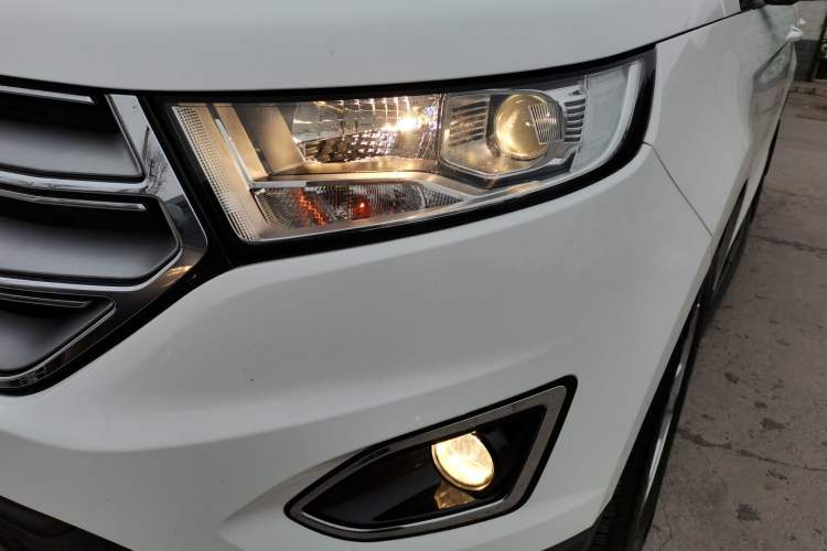Used Ford Edge 2016 EcoBoost 245 Two-Wheel-Drive Titanium 5-Seater Left Front Headlight