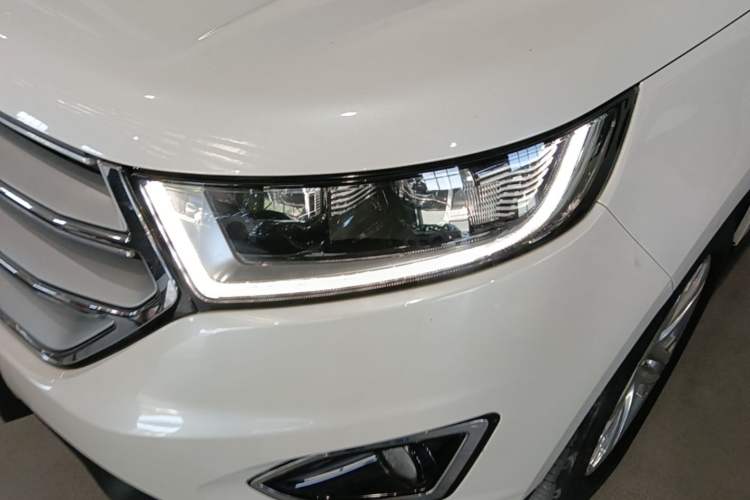 Used Ford Edge 2016 EcoBoost 245 Two-Wheel-Drive Titanium 7-Seater Left Front Headlight