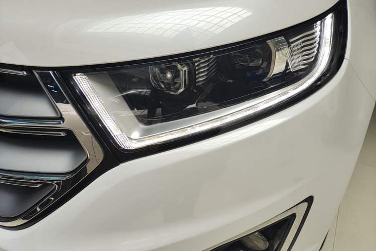 Used Ford Edge 2016 EcoBoost 245 Two-Wheel-Drive Titanium 7-Seater Left Front Headlight