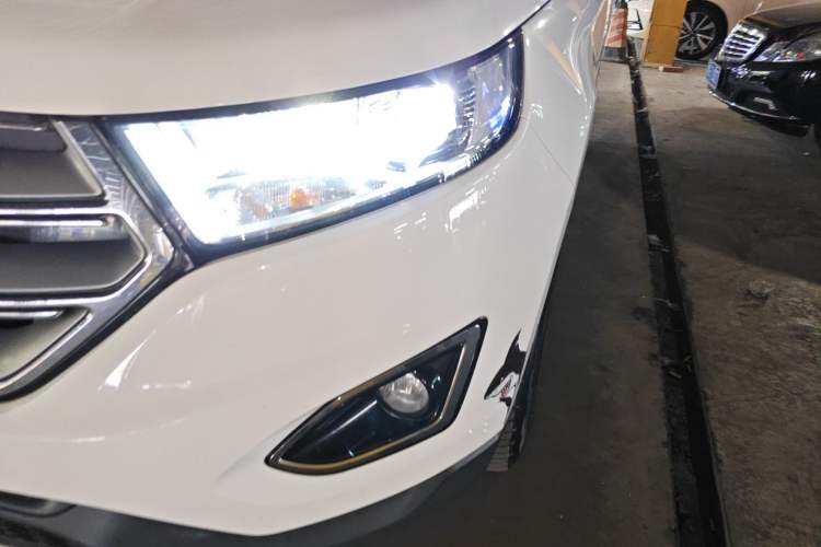 Used Ford Edge 2016 EcoBoost 245 Two-Wheel-Drive Titanium 5-Seater Left Front Headlight