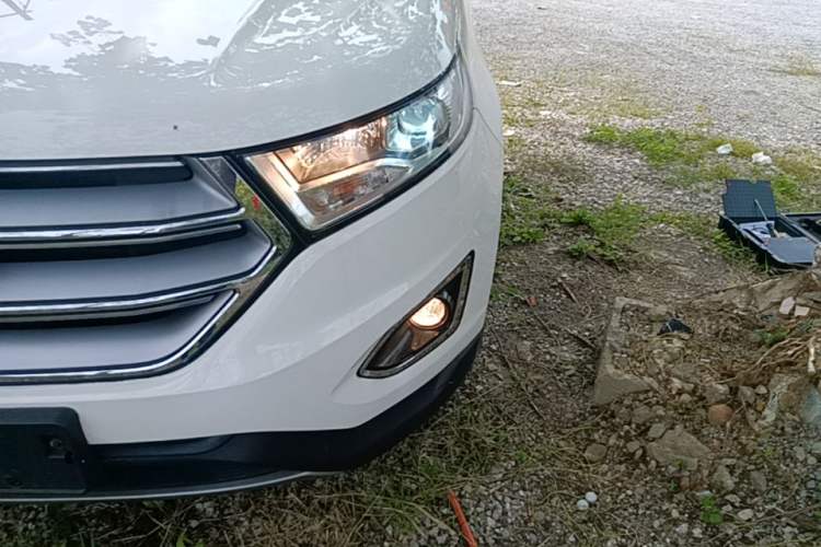 Used Ford Edge 2016 EcoBoost 245 Two-Wheel-Drive Platinum Edition 7-Seater Left Front Headlight