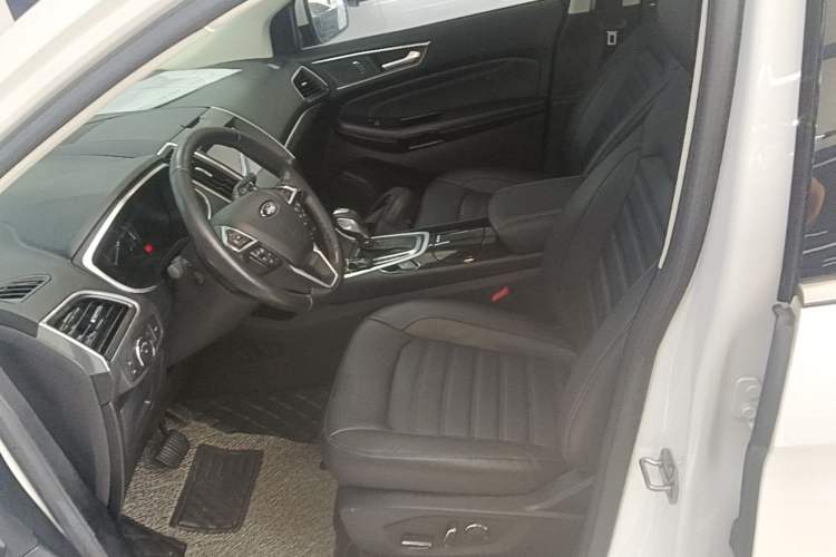 Used Ford Edge 2016 EcoBoost 245 Two-Wheel-Drive Titanium 7-Seater Left Front Seat