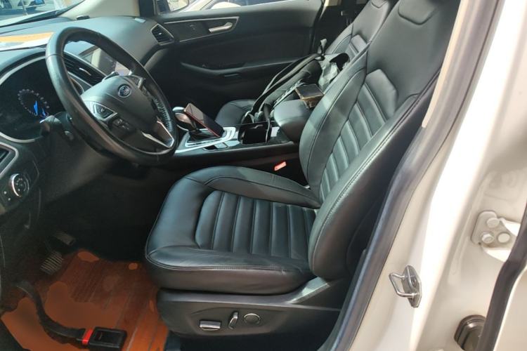 Used Ford Edge 2016 EcoBoost 245 Two-Wheel-Drive Platinum Edition 7-Seater Left Front Seat