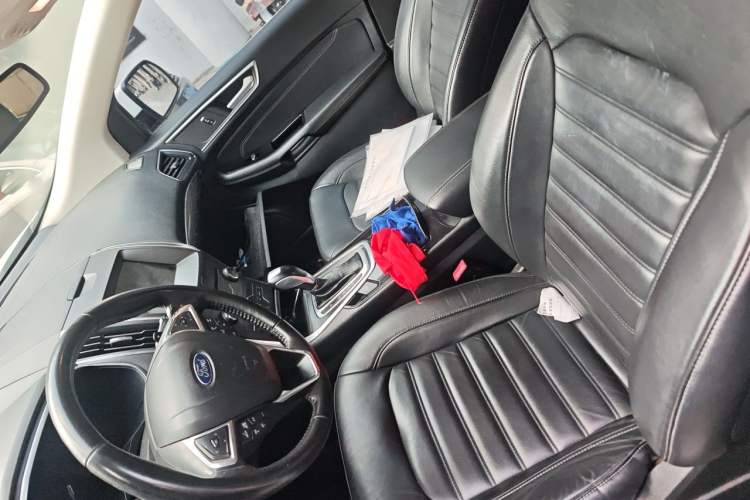 Used Ford Edge 2016 EcoBoost 245 Two-Wheel-Drive Titanium 7-Seater Left Front Seat