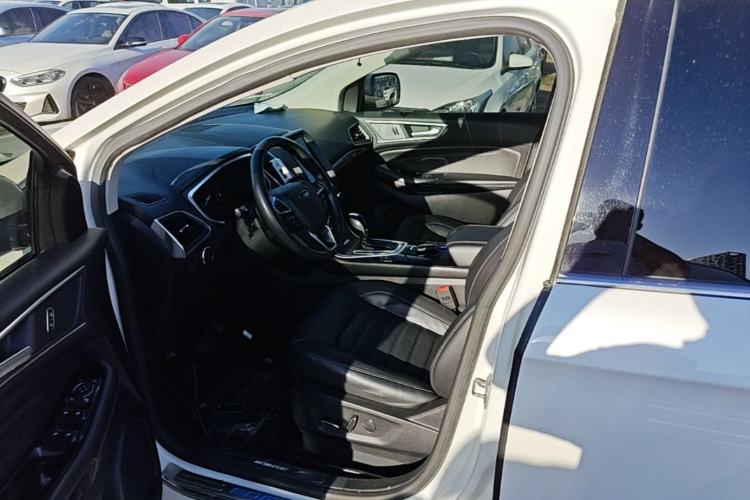 Used Ford Edge 2016 EcoBoost 245 Two-Wheel-Drive Titanium 7-Seater Left Front Seat