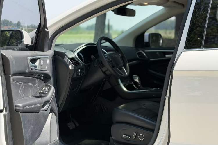 Used Ford Edge 2016 EcoBoost 245 Two-Wheel-Drive Titanium 7-Seater Left Front Seat