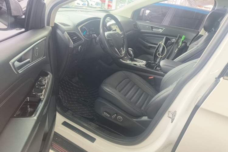 Used Ford Edge 2016 EcoBoost 245 Two-Wheel-Drive Titanium 7-Seater Left Front Seat