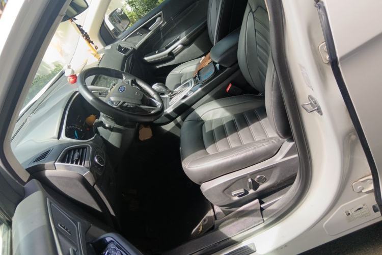 Used Ford Edge 2016 EcoBoost 245 Two-Wheel-Drive Titanium 7-Seater Left Front Seat