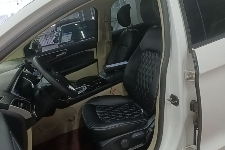 Used Ford Edge 2016 EcoBoost 245 Two-Wheel-Drive Titanium 5-Seater Left Front Seat