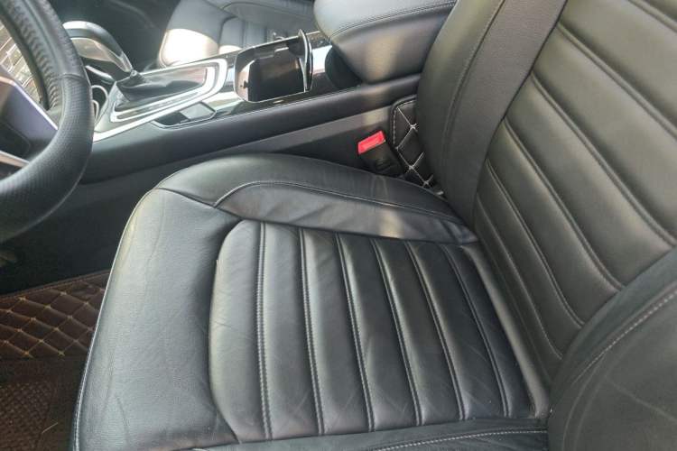 Used Ford Edge 2016 EcoBoost 245 Two-Wheel-Drive Titanium 7-Seater Left Front Seat