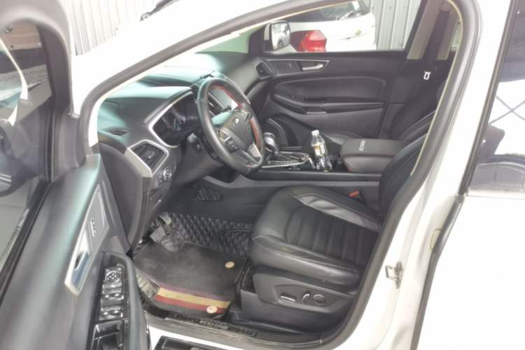 Used Ford Edge 2016 EcoBoost 245 Two-Wheel-Drive Platinum Edition 7-Seater Left Front Seat