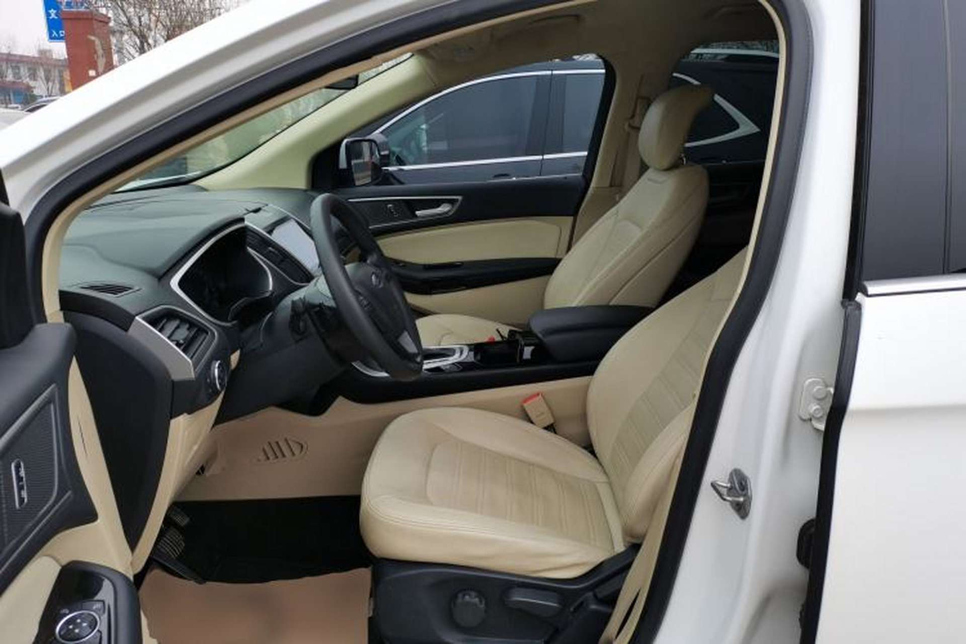 Used Ford Edge 2016 EcoBoost 245 Two-Wheel-Drive Titanium 5-Seater Left Front Seat