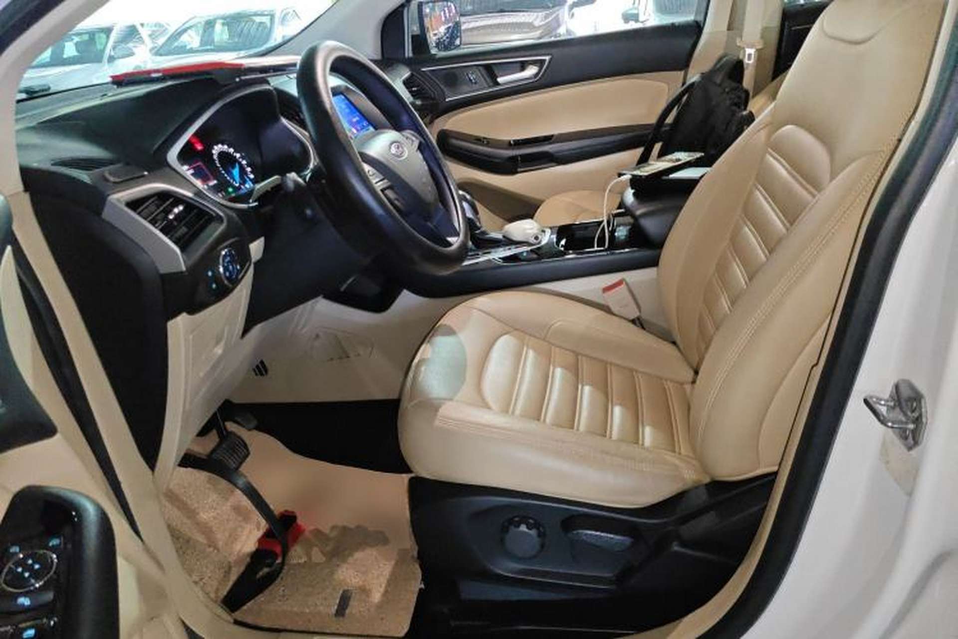 Used Ford Edge 2016 EcoBoost 245 Two-Wheel-Drive Titanium 5-Seater Left Front Seat
