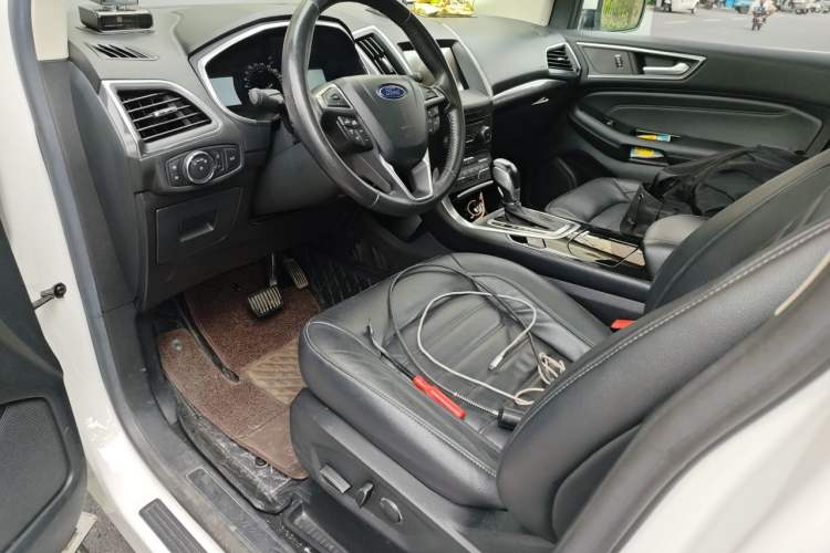 Used Ford Edge 2016 EcoBoost 245 Two-Wheel-Drive Titanium 7-Seater Left Front Seat