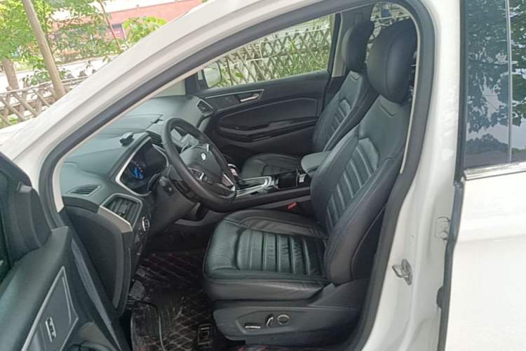 Used Ford Edge 2016 EcoBoost 245 Two-Wheel-Drive Platinum Edition 7-Seater Left Front Seat