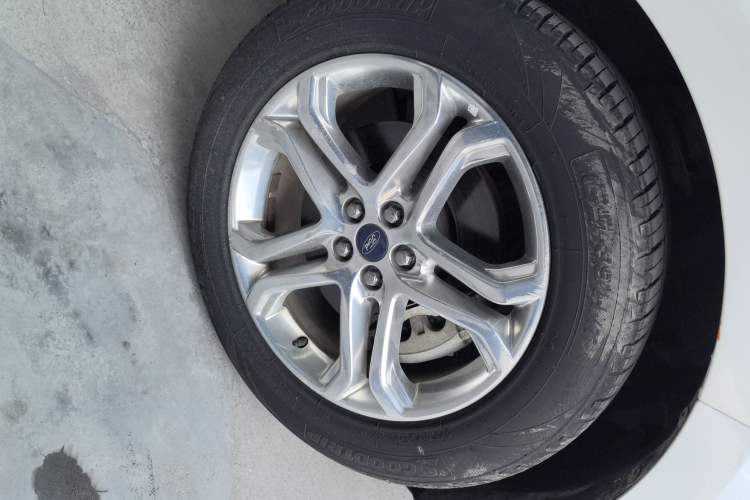 Used Ford Edge 2016 EcoBoost 245 Two-Wheel-Drive Titanium 7-Seater Left Front Wheel Hub