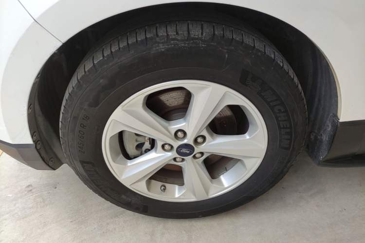 Used Ford Edge 2016 EcoBoost 245 Two-Wheel-Drive Titanium 5-Seater Left Front Wheel Hub