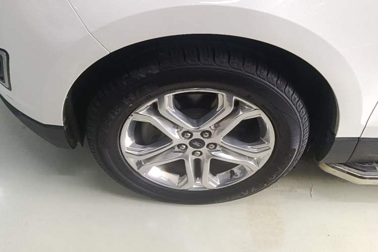 Used Ford Edge 2016 EcoBoost 245 Two-Wheel-Drive Titanium 7-Seater Left Front Wheel Hub