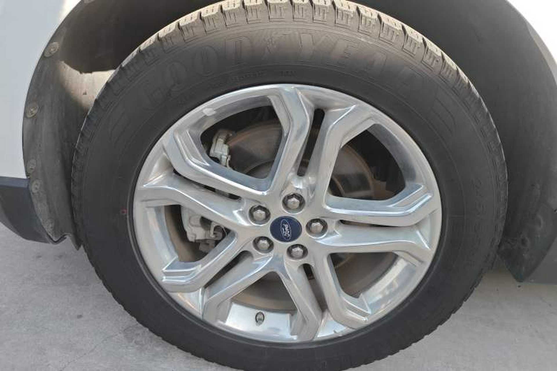 Used Ford Edge 2016 EcoBoost 245 Four-Wheel Drive Titanium Edition 7-Seater Left Front Wheel Hub