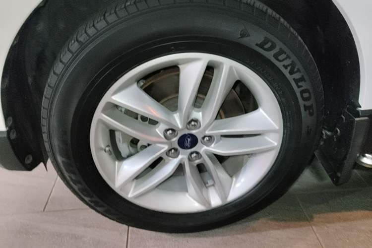 Used Ford Edge 2016 EcoBoost 245 Two-Wheel-Drive Platinum Edition 7-Seater Left Front Wheel Hub