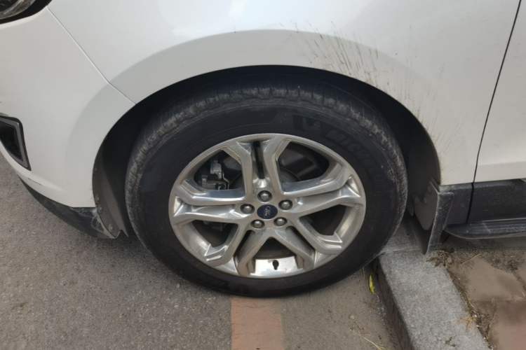 Used Ford Edge 2016 EcoBoost 245 Two-Wheel-Drive Titanium 7-Seater Left Front Wheel Hub