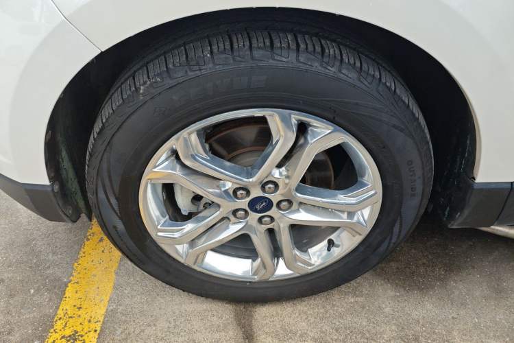 Used Ford Edge 2016 EcoBoost 245 Two-Wheel-Drive Titanium 7-Seater Left Front Wheel Hub