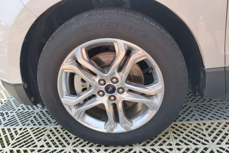 Used Ford Edge 2016 EcoBoost 245 Two-Wheel-Drive Titanium 7-Seater Left Front Wheel Hub
