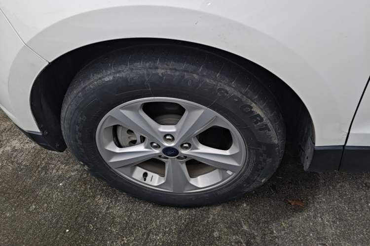 Used Ford Edge 2016 EcoBoost 245 Two-Wheel-Drive Titanium 5-Seater Left Front Wheel Hub