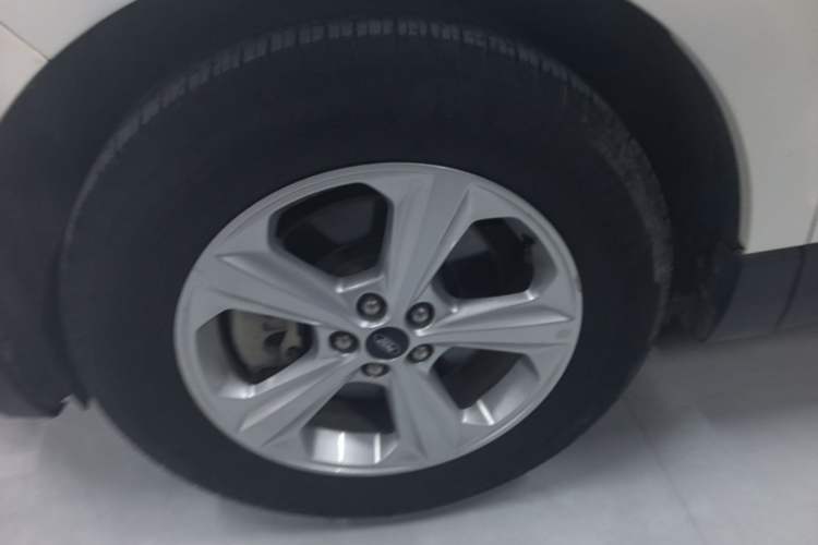 Used Ford Edge 2016 EcoBoost 245 Two-Wheel-Drive Titanium 5-Seater Left Front Wheel Hub
