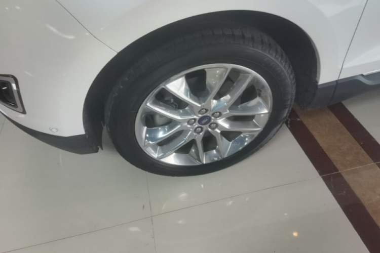 Used Ford Edge 2016 EcoBoost 245 Four-Wheel Drive Titanium 7-Seater Left Front Wheel Hub