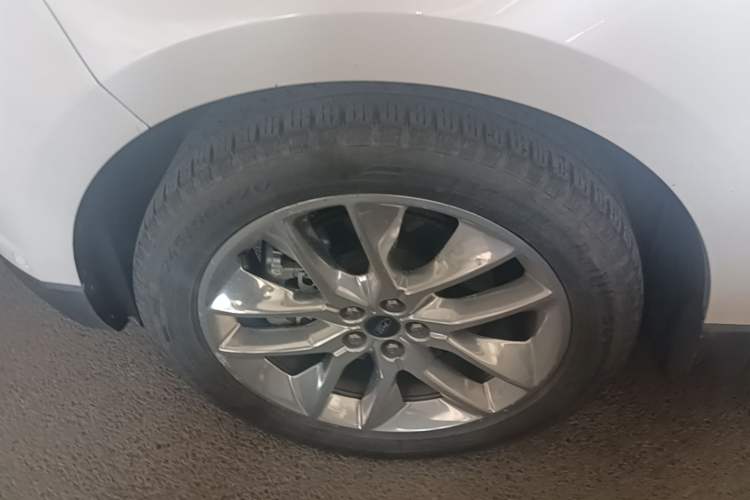 Used Ford Edge 2016 EcoBoost 245 Four-Wheel Drive Titanium 7-Seater Left Front Wheel Hub