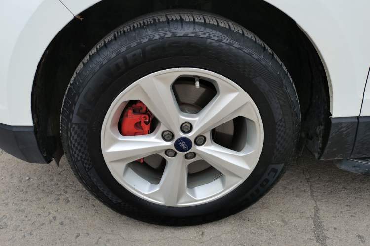 Used Ford Edge 2016 EcoBoost 245 Two-Wheel-Drive Titanium 5-Seater Left Front Wheel Hub