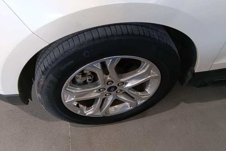 Used Ford Edge 2016 EcoBoost 245 Two-Wheel-Drive Titanium 7-Seater Left Front Wheel Hub