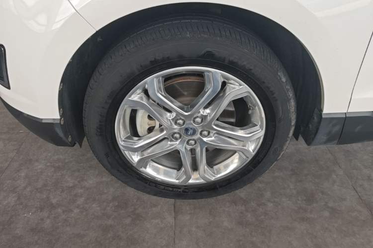 Used Ford Edge 2016 EcoBoost 245 Two-Wheel-Drive Titanium 7-Seater Left Front Wheel Hub
