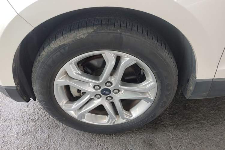 Used Ford Edge 2016 EcoBoost 245 Two-Wheel-Drive Titanium 7-Seater Left Front Wheel Hub